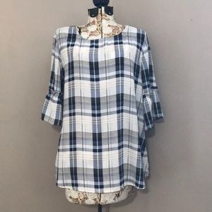 🌻 Ricki’s plaid bell sleeve blouse